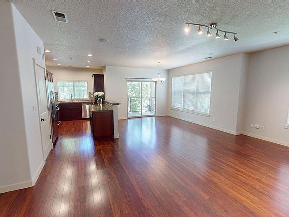 4th image of 645 NE Garswood Ln