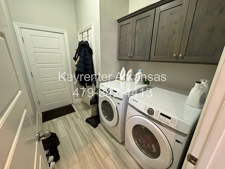 4606 Lily St — Photo 14