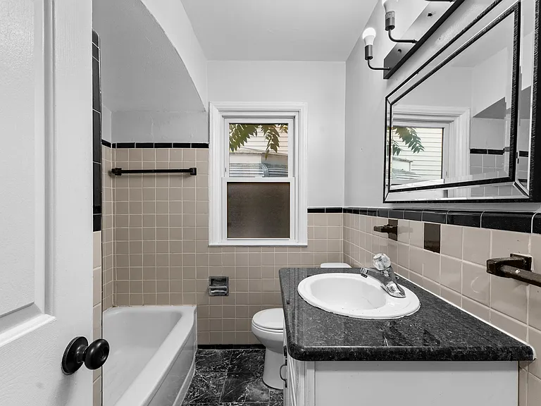 929 White Ave — Photo 17