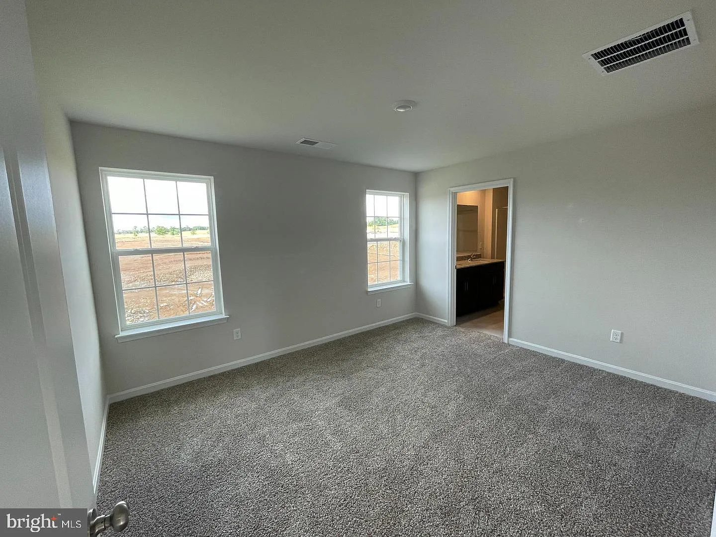 3 bed, 2.5 bath, 1699 sqft, $2,395 — Photo 3