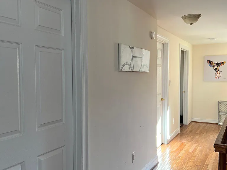 Level 2
Doors of Kitchen & living area, Laundry room and Bedroom 1