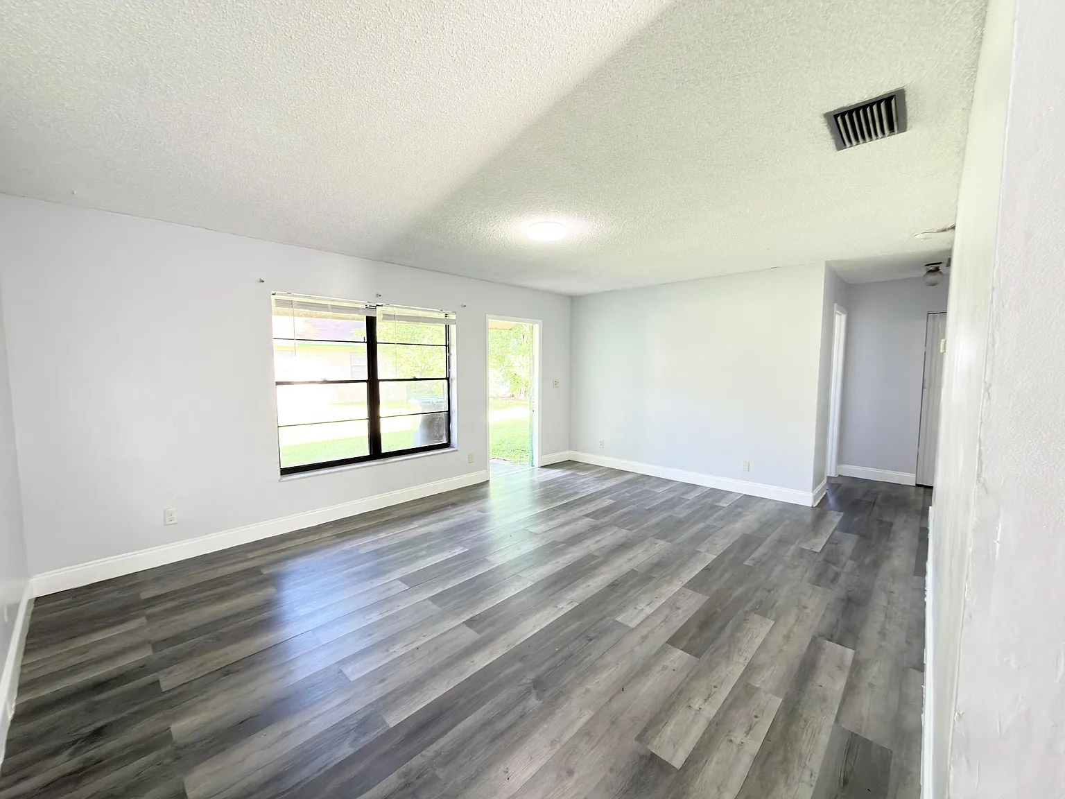 2 bed, 2.0 bath, 900 sqft, $2,100 — Photo 3