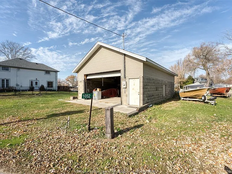 1049 Heritage Rd — Photo 37