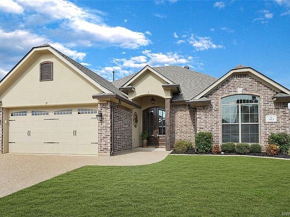 2nd image of 703 Bandera Dr