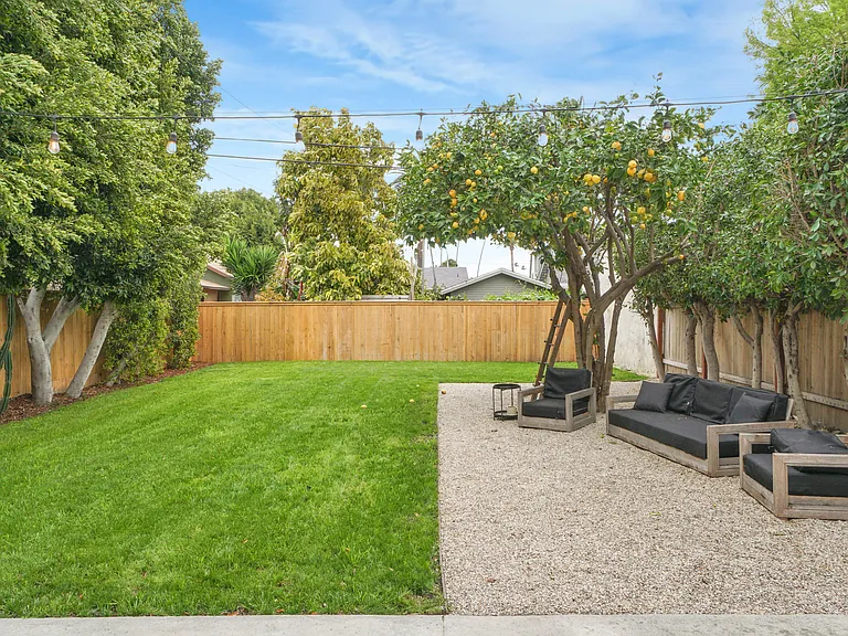 2736 S Sycamore Ave — Photo 18