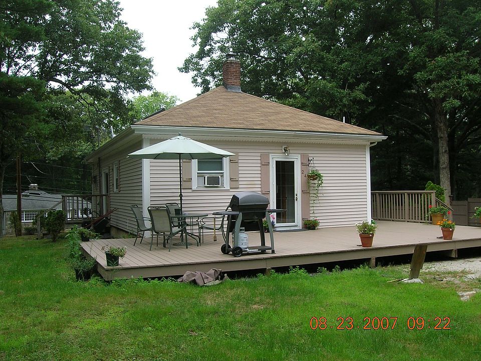 247 Farnum Pike, Smithfield, RI 02917 Zillow