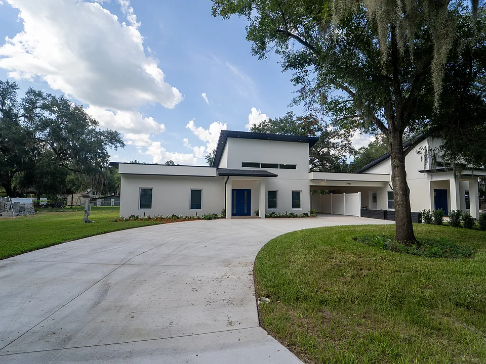 2902 Robinson Rd