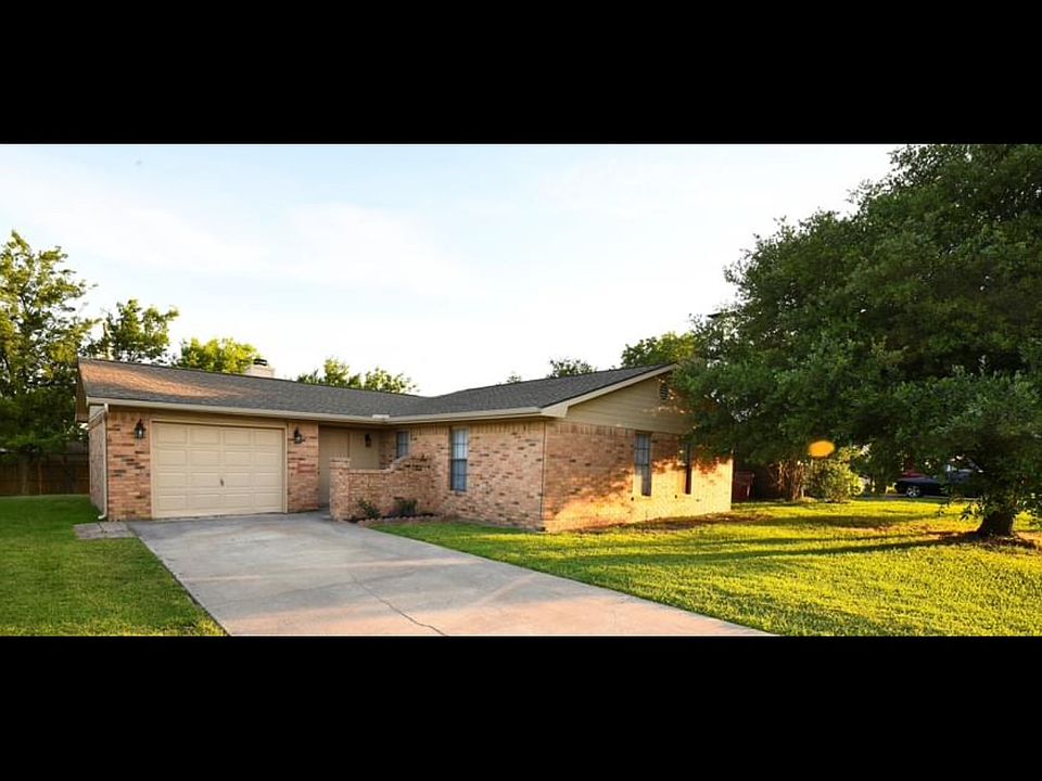1st image of 825 Oak Grove Ln