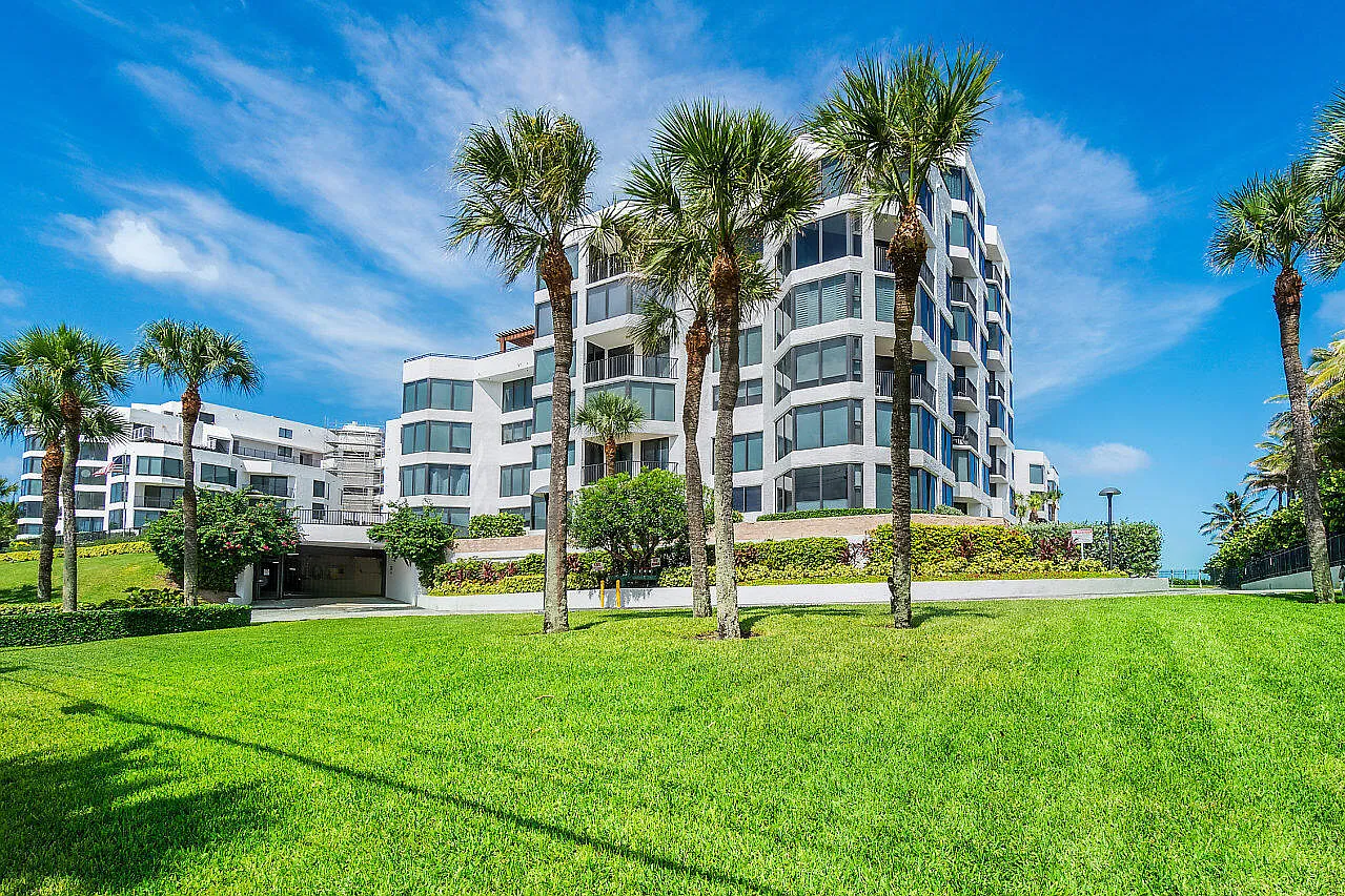 Townhouses of Highland Beach — Photo 3