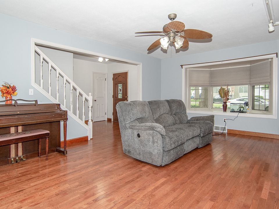 106 S Bungalow Pl, Pontiac, IL 61764 Zillow