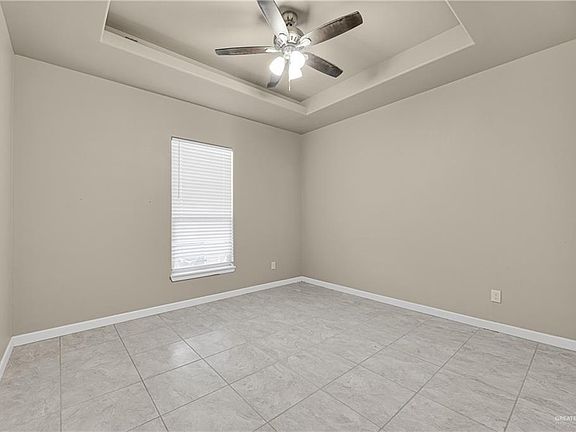 3rd image of 1900 Circle Lake Dr