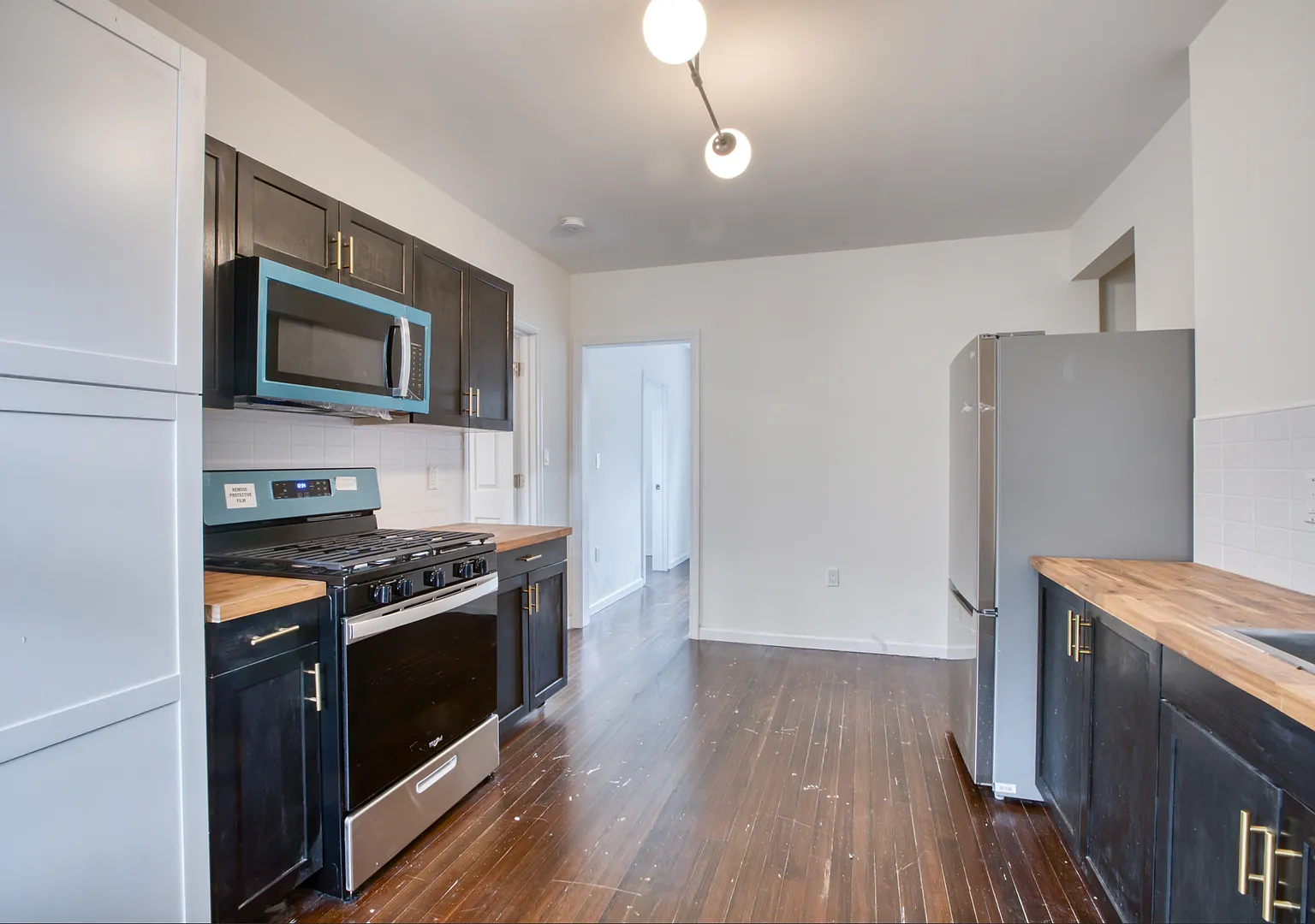Generous size 2 bedroom for rent w/ Washer and Dryer — Photo 1