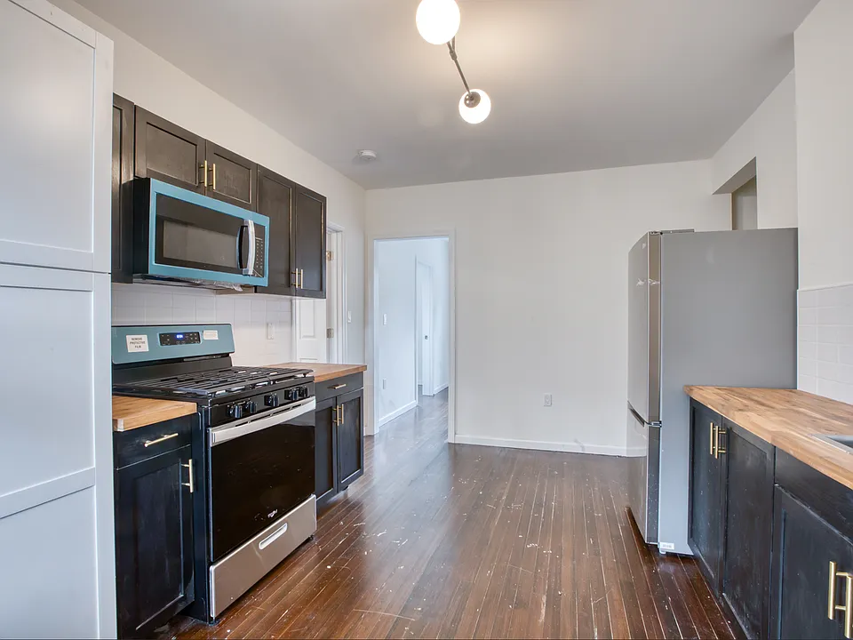 49-51 Kibbe St #202