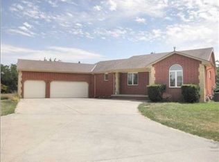 717 E 35th Ave, Winfield, KS 67156