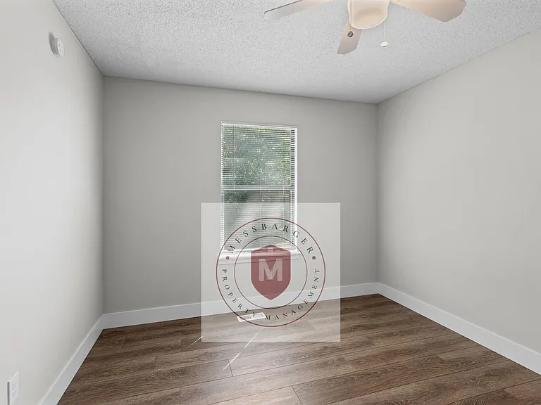 425 Castle Dr — Photo 6