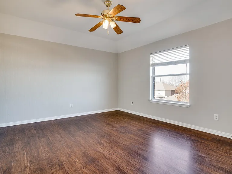 1920 Hillcroft Dr — Photo 11