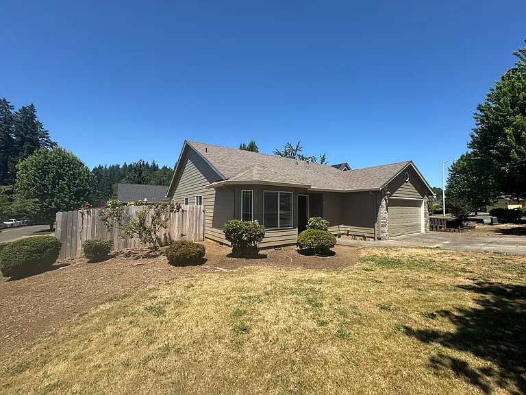 933 Pioneer Dr — Photo 3