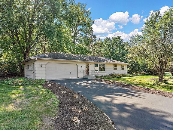 3rd image of 1427 Circle Dr