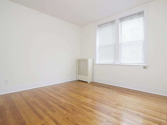 4th image of 2329 31st Dr APT 2R
