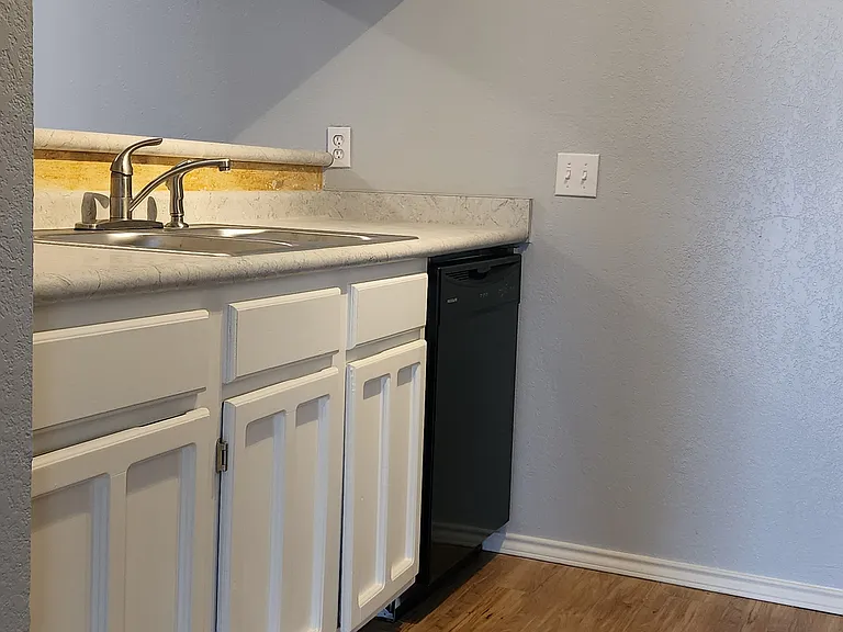 1202 Thorpe Ln #408 — Photo 6