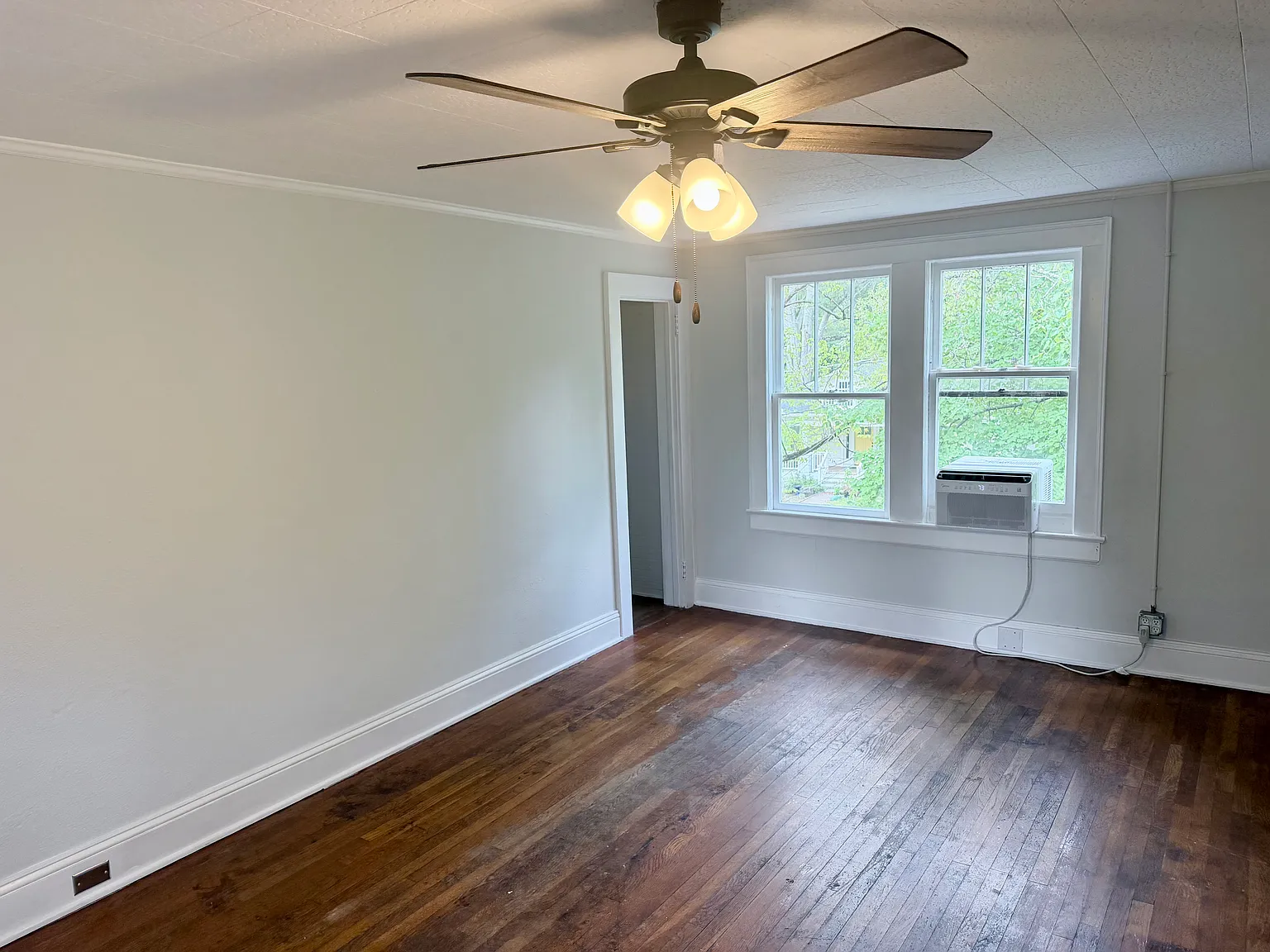 1 bed, 900 sqft, $1,050 — Photo 3