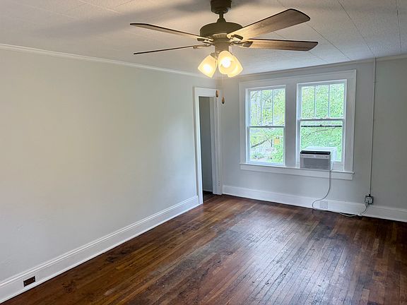 3rd image of 1114 Clarendon St #B