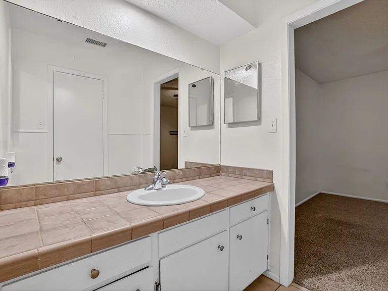 2615 Haynes Dr #B — Photo 29