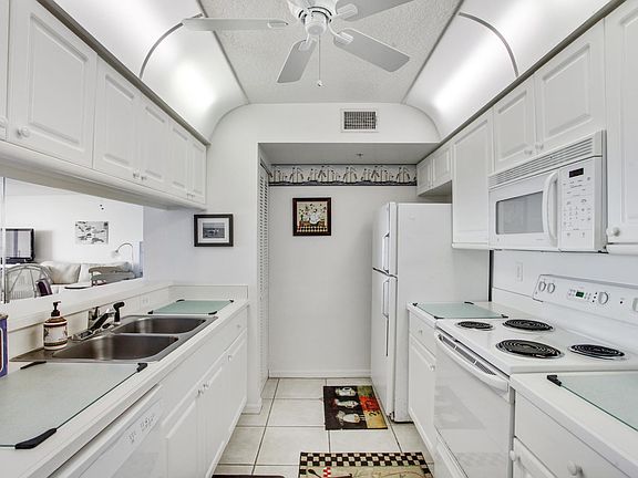 3rd image of 425 Buchanan Ave Unit 305
