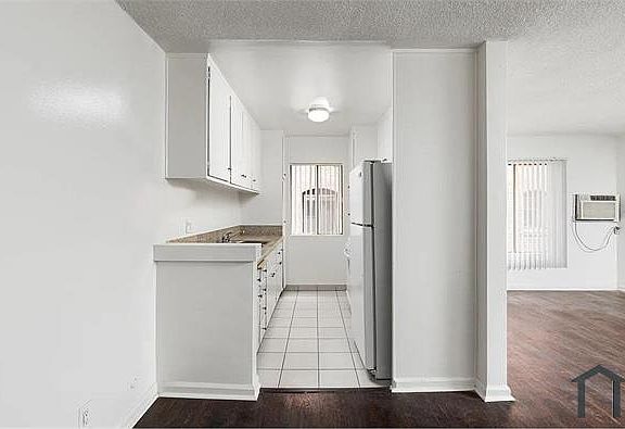 2nd image of 4100 W 1st St APT 203