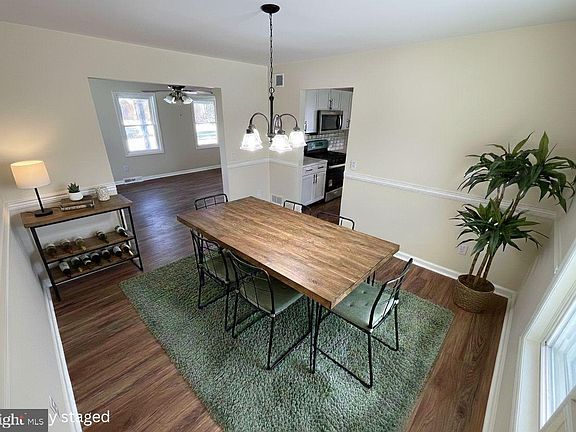 5th image of 325 Village Spring Ln