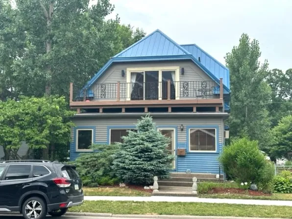 304 N Riverview St, Bellevue, IA 52031