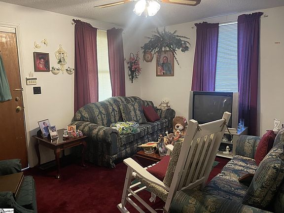 5th image of 219 Carver St