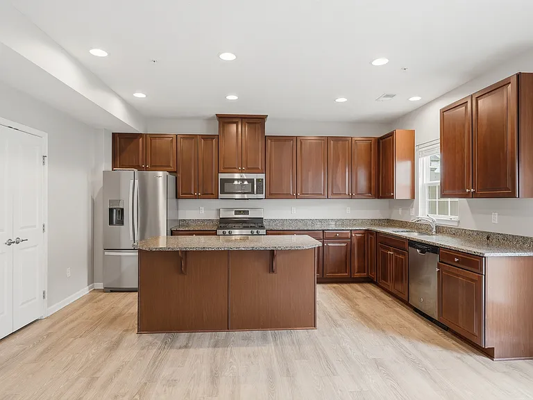 202 Pointe View Dr — Photo 12