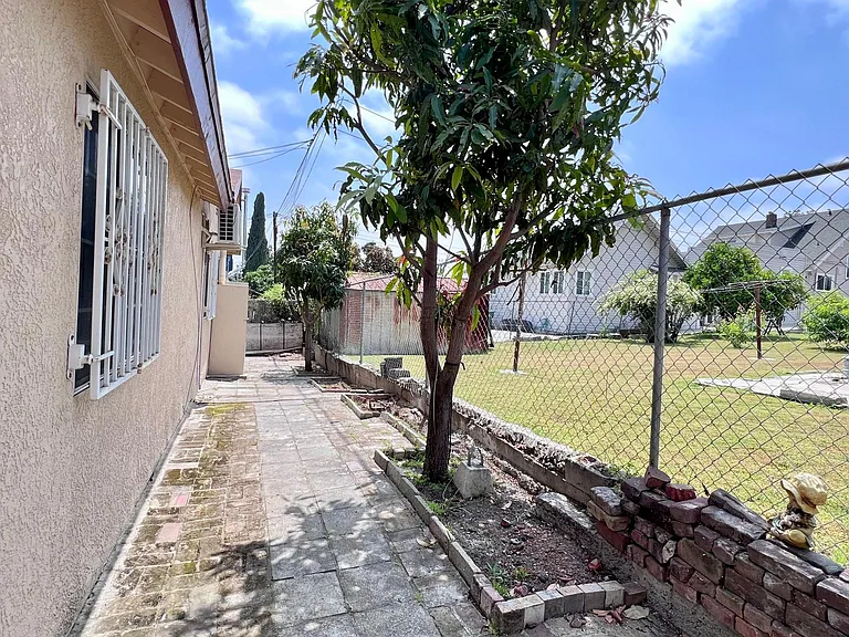 653 1/2 Maltman Ave — Photo 19