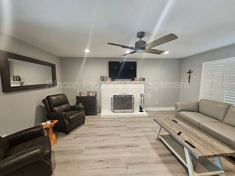 4926 Island View St — Photo 2