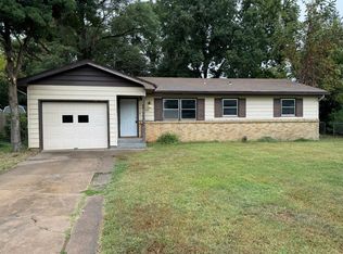 1849 E Glenco St, Springfield, MO 65803