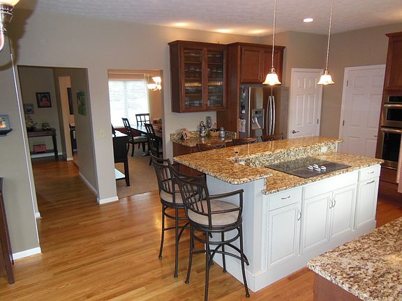 3rd image of 6310 Stonington Dr
