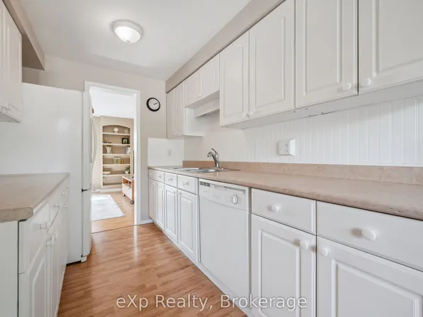 40 Silvercreek Pkwy N #44, Guelph, ON N1H 7X5