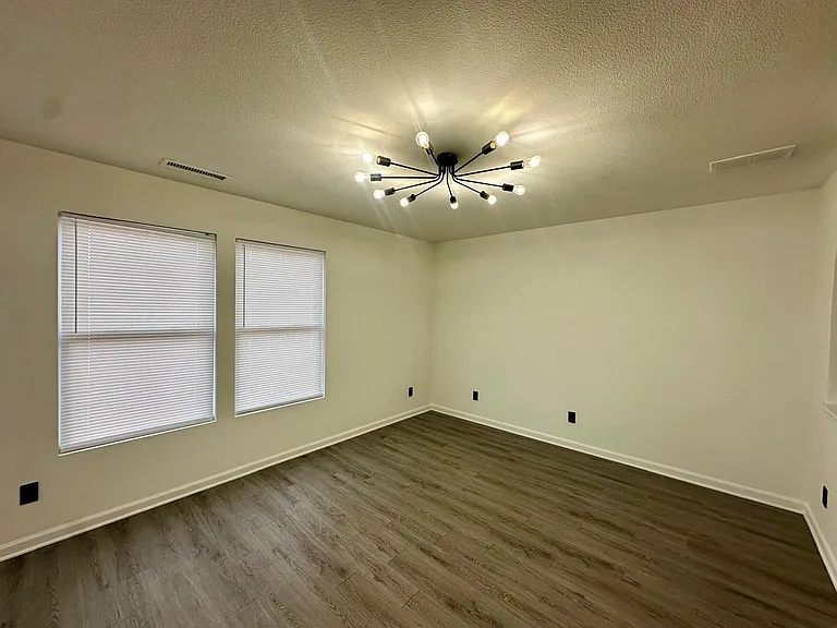 340 Zander Woods Ct — Photo 3