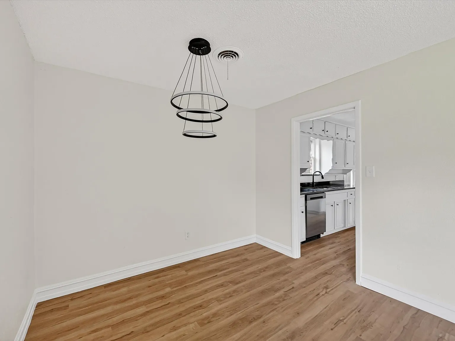 3 bed, 1661 sqft, $1,745 — Photo 4
