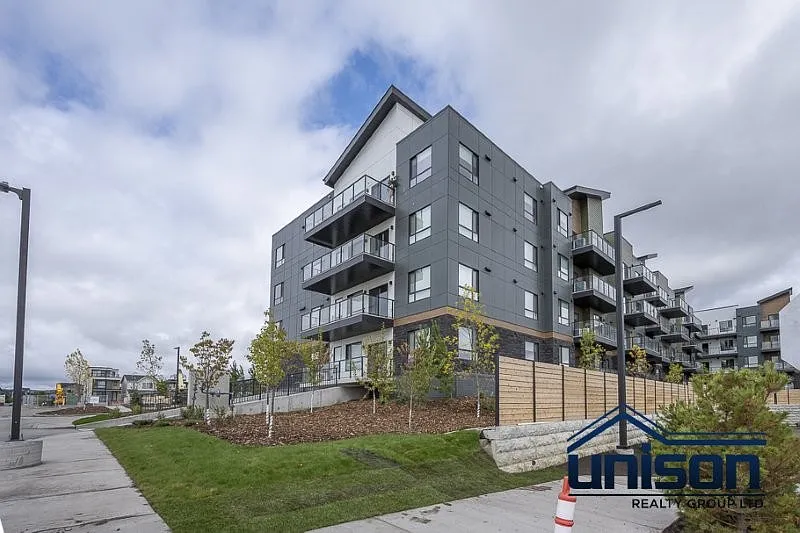 2 bed, 920 sqft, $2,300 — Photo 3