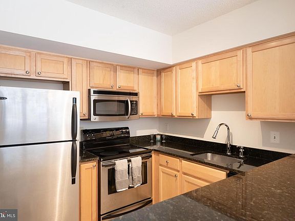 2nd image of 1001 Randolph #916