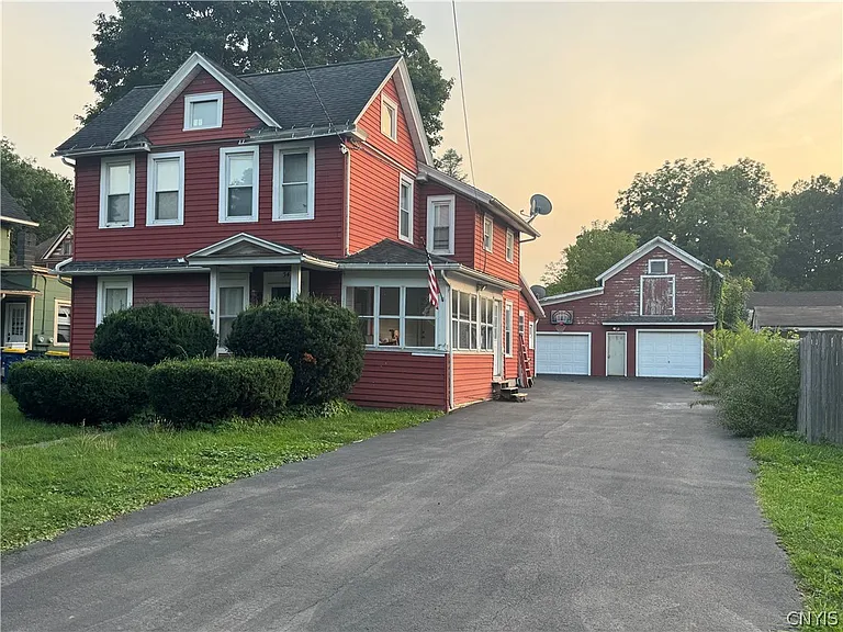 34 Syracuse St — Photo 1