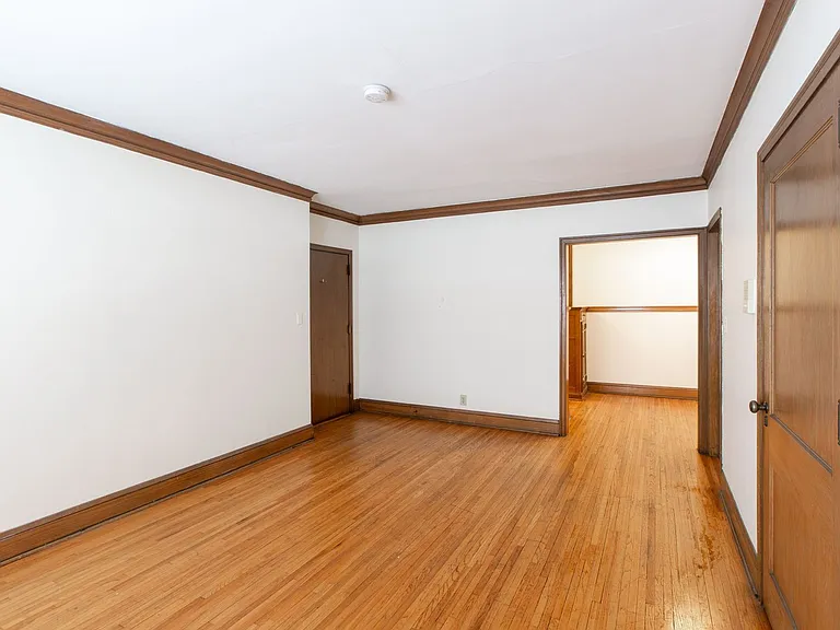 2434 Dupont Ave S — Photo 8