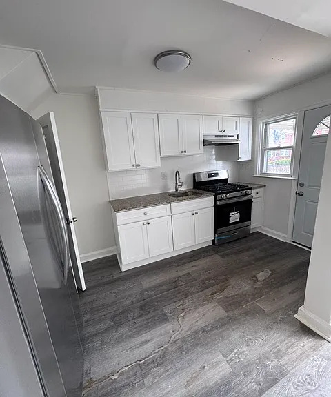 2227 Vailthorn Rd — Photo 2