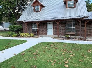 403 S Church St #B, Decatur, TX 76234