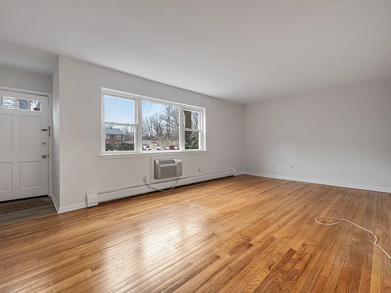 121 Regency Park — Photo 2