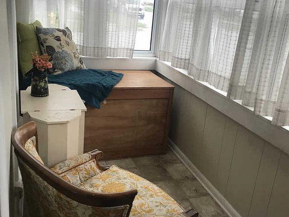 4th image of 811 Lincoln Ave NW