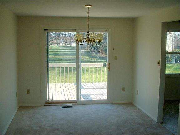 4th image of 4948 Amberwood Dr