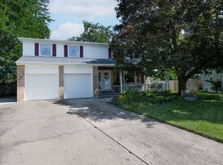 546 Northgate Rd, Lindenhurst, IL 60046